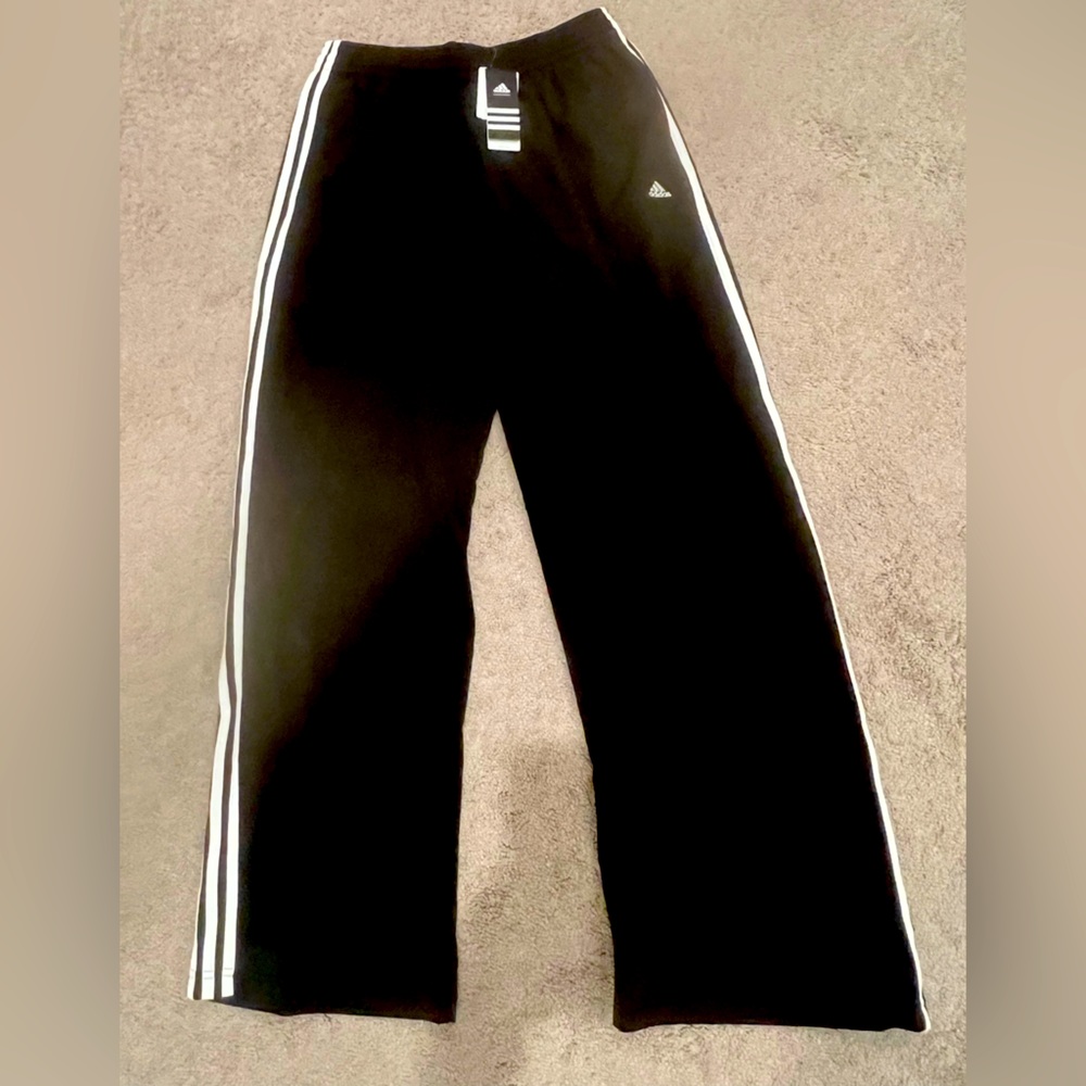 Men’s NWT Adidas 3 stripe pants in black.  Size XL.